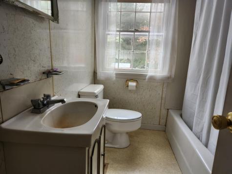 86 Beach Road Lincolnville ME 04849