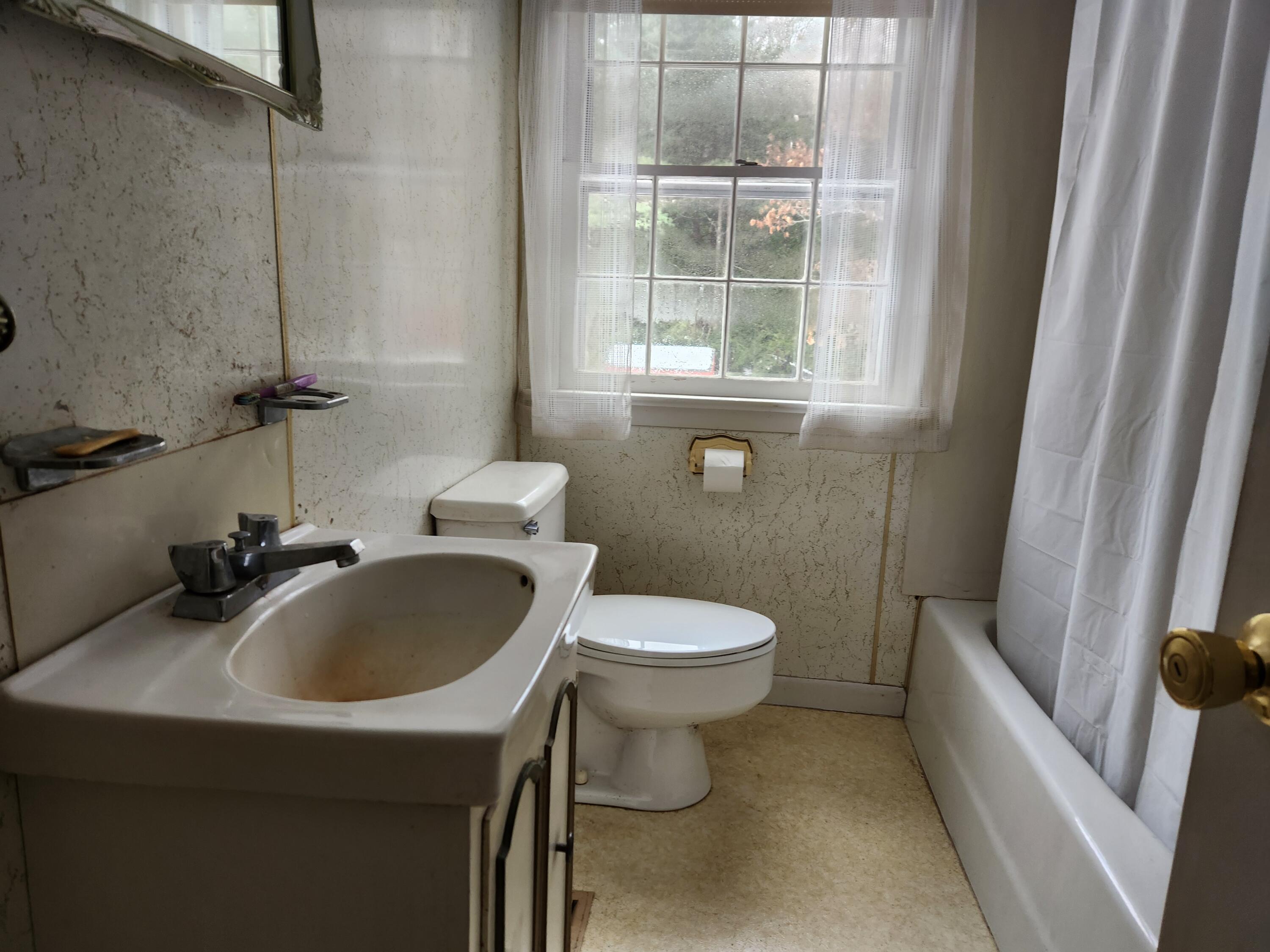 86 Beach Road Lincolnville ME 04849