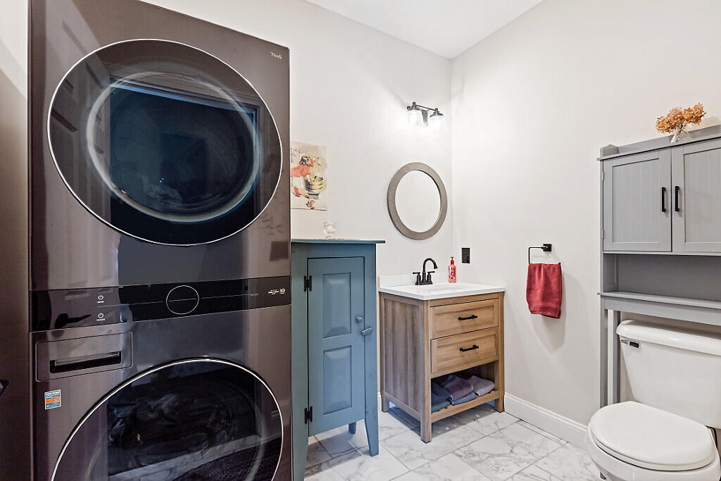 25 Curtis Lane Palmyra ME 04965