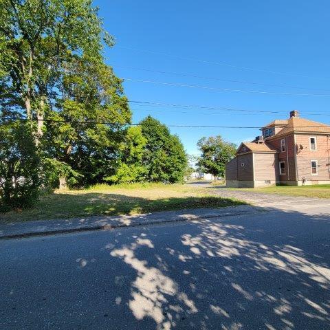 49 W Broadway Lincoln ME 04457