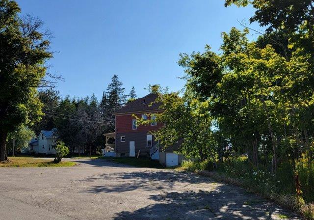 49 W Broadway Lincoln ME 04457