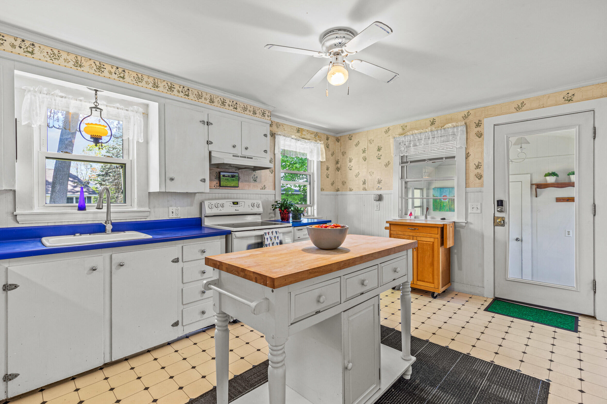 4 Hillside Avenue Biddeford ME 04005