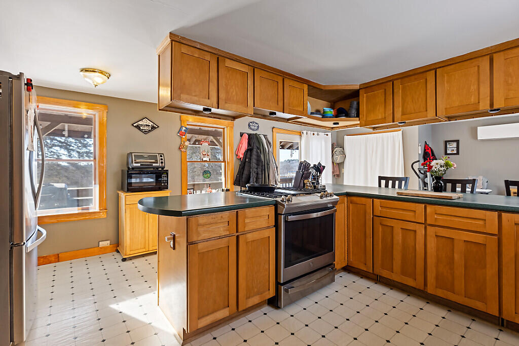 137 Middle Road Fairfield ME 04937