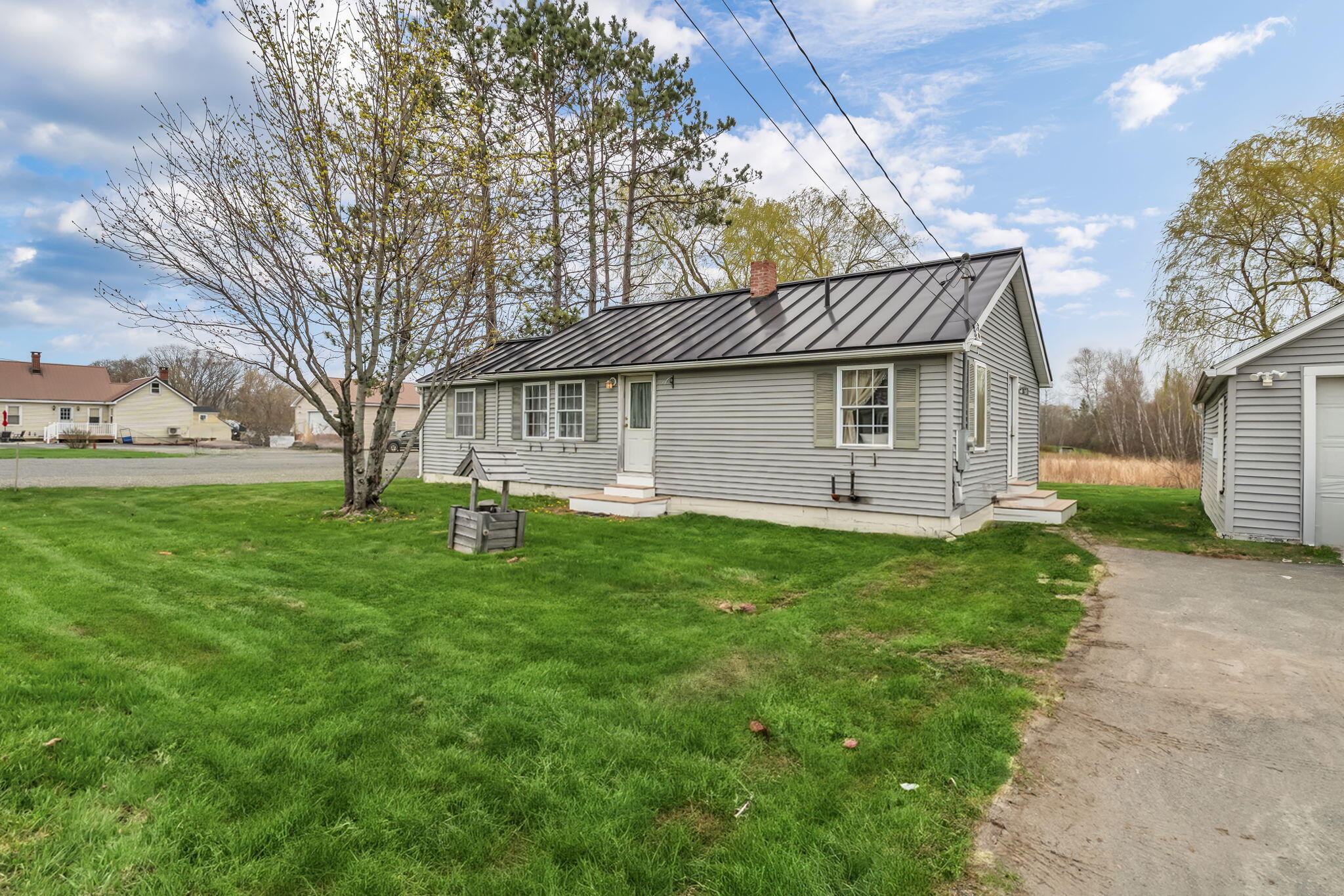 3237 Broadway Glenburn ME 04401