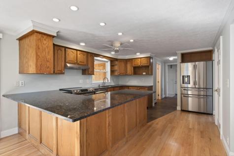 28 Coggeshall Lane Wells ME 04090