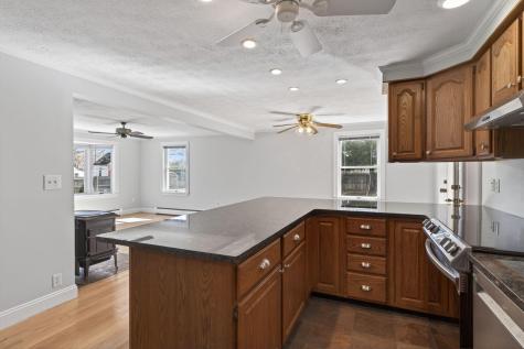 28 Coggeshall Lane Wells ME 04090