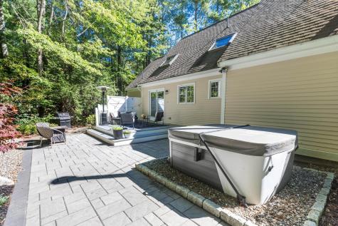 8 Hawthorne Lane York ME 03909