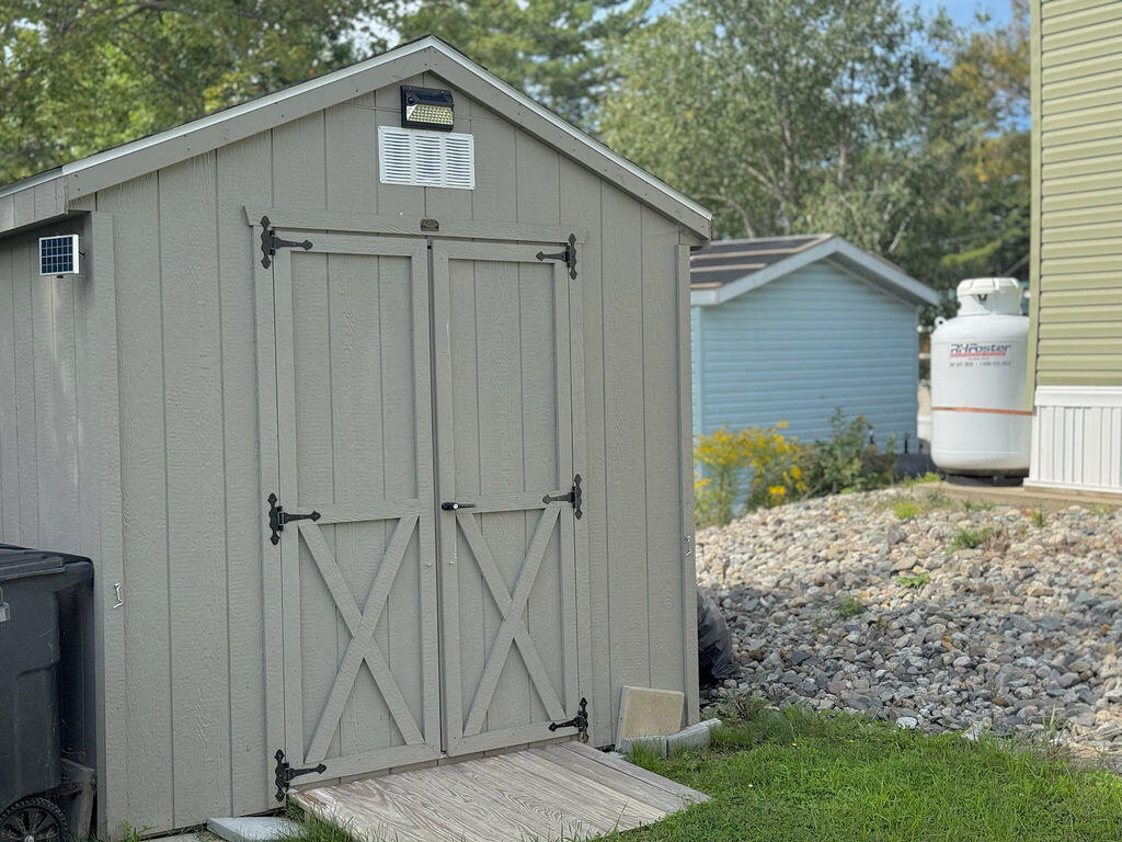 7 Lloyd Lane Holden ME 04429