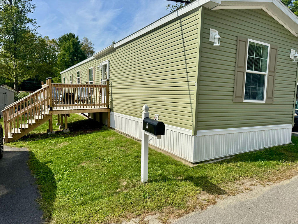 7 Lloyd Lane Holden ME 04429