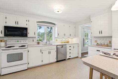 154 W Main Street Yarmouth ME 04096