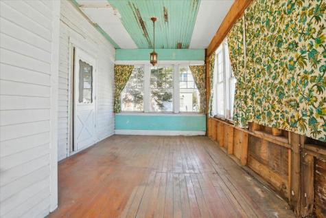 14 Central Street Winthrop ME 04364