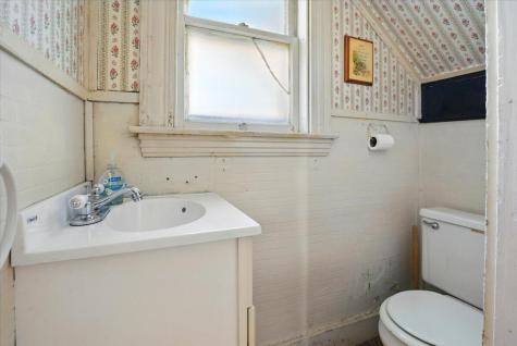 14 Central Street Winthrop ME 04364