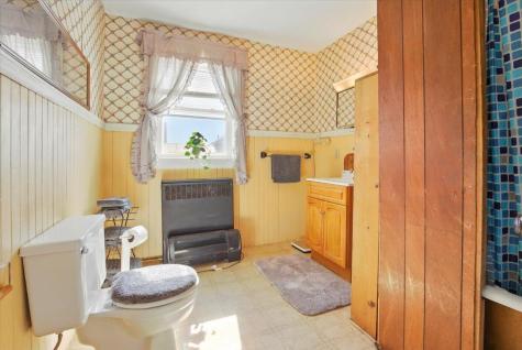 14 Central Street Winthrop ME 04364