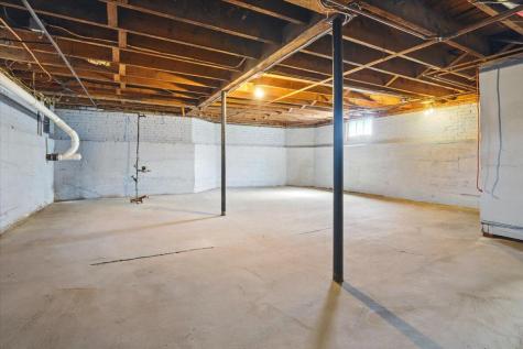 14 Central Street Winthrop ME 04364