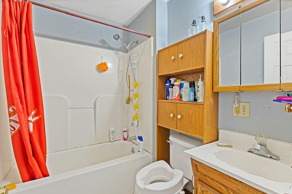 23 Mclaughlin Terrace Randolph ME 04346