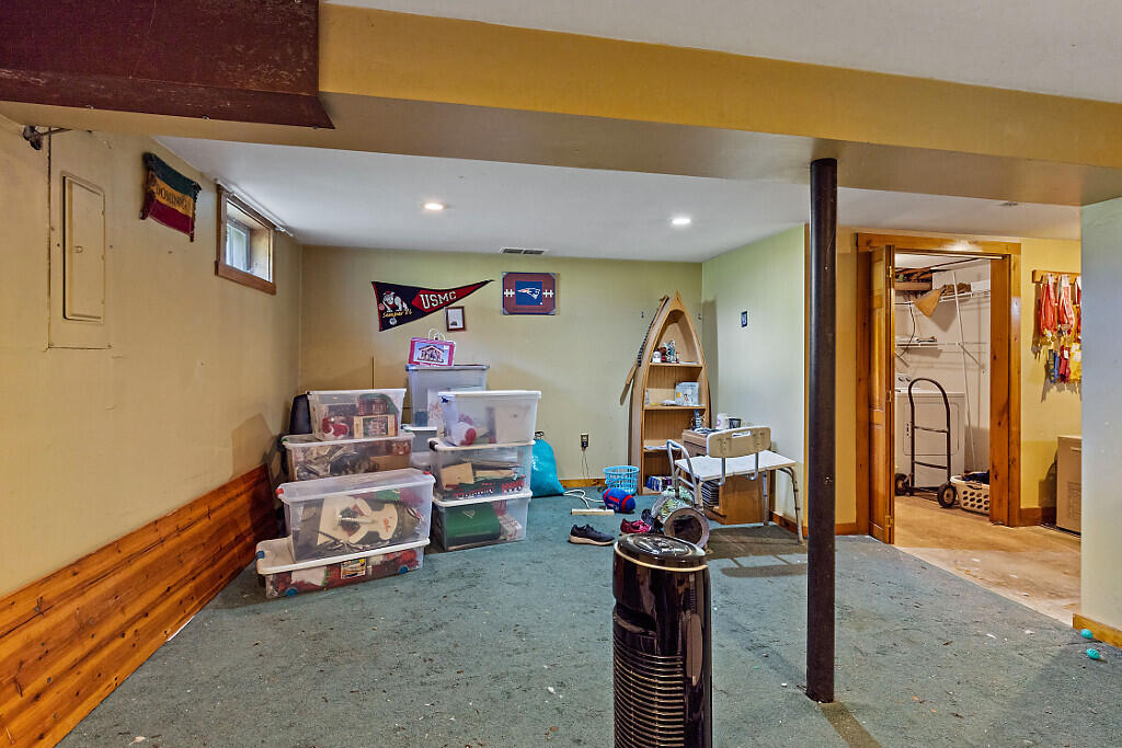 23 Mclaughlin Terrace Randolph ME 04346