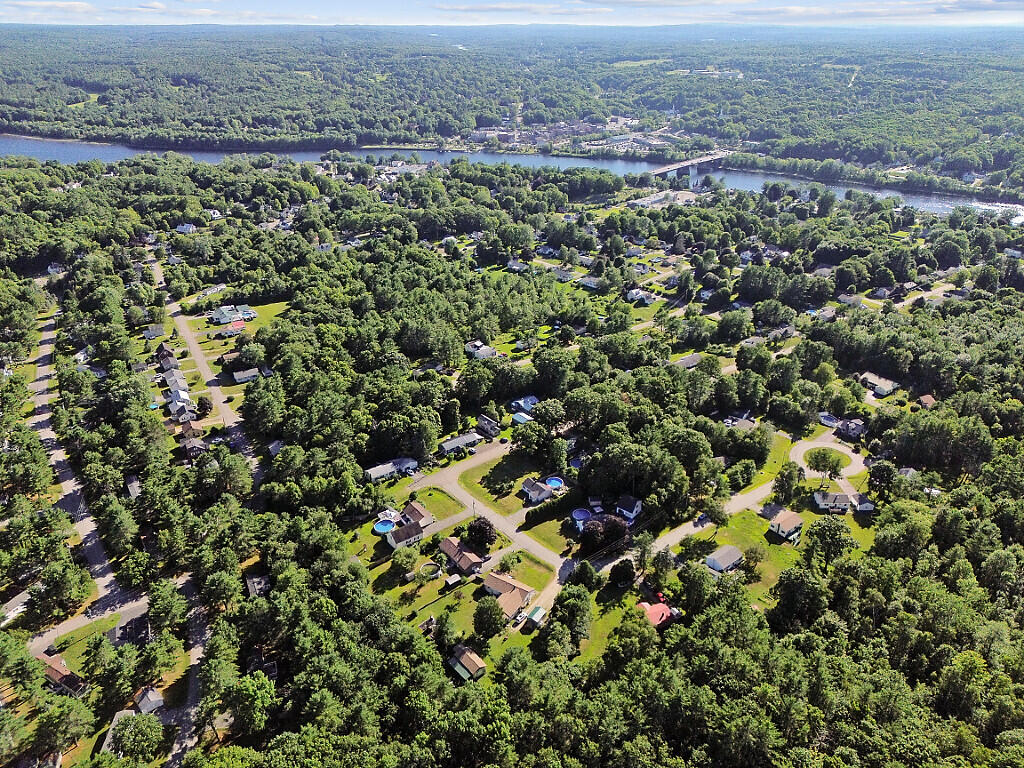 23 Mclaughlin Terrace Randolph ME 04346