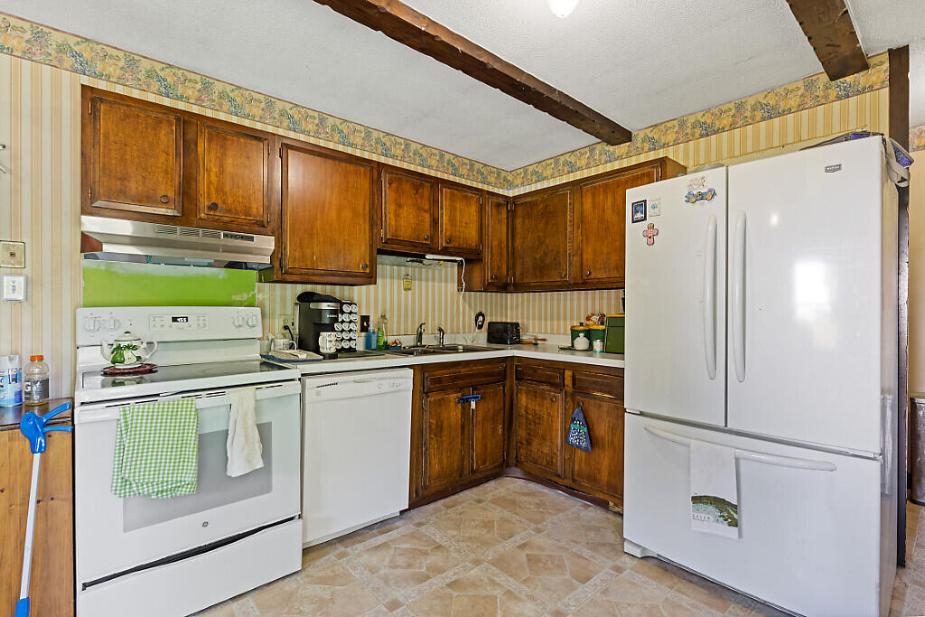 23 Mclaughlin Terrace Randolph ME 04346