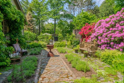 48 Old Searsport Avenue Belfast ME 04915