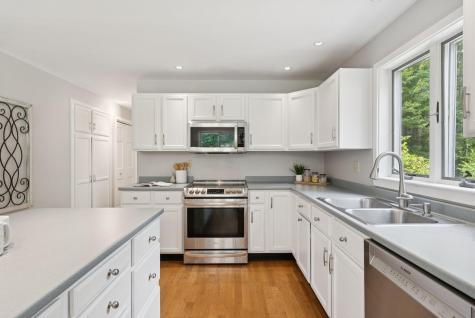 27 Libby Lane Brunswick ME 04011