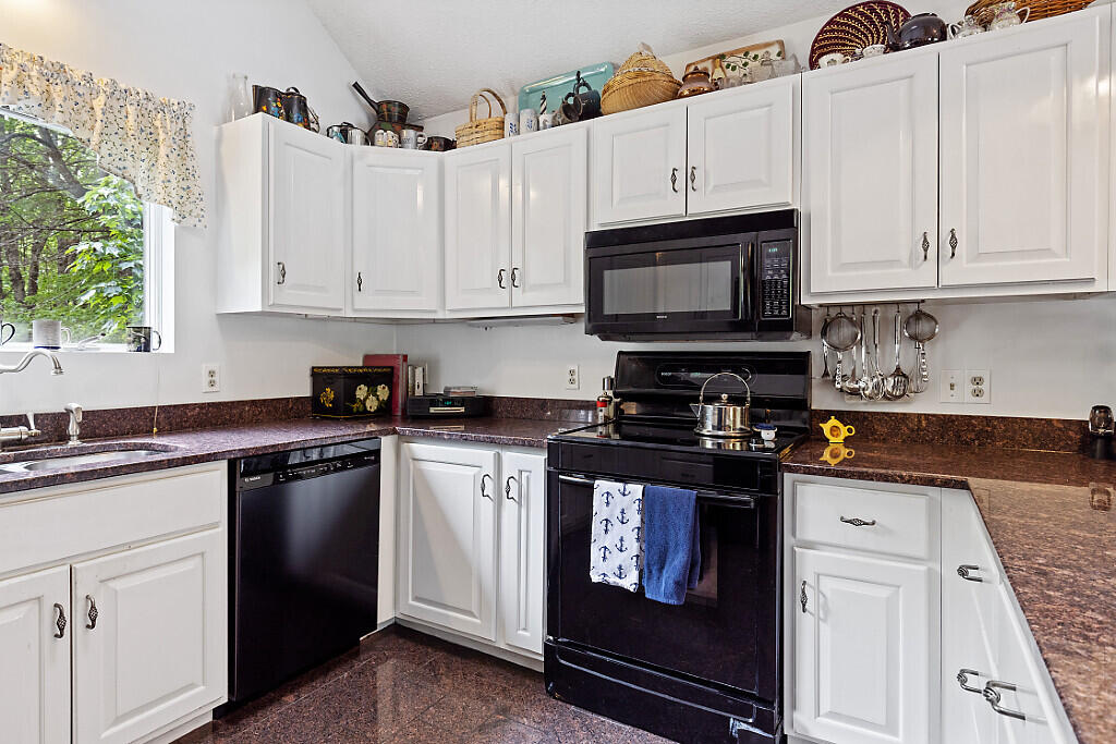 363 Winthrop Center Road Winthrop ME 04364