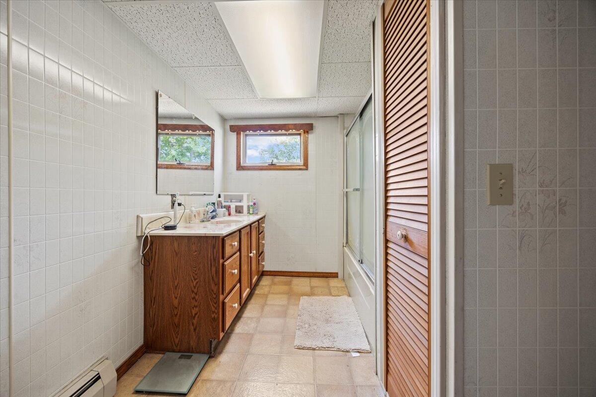 22 Round Hill Street Biddeford ME 04005