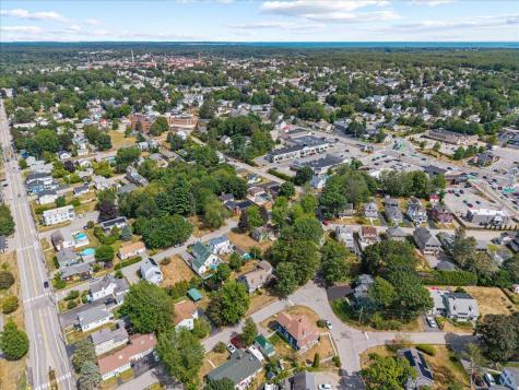 22 Round Hill Street Biddeford ME 04005