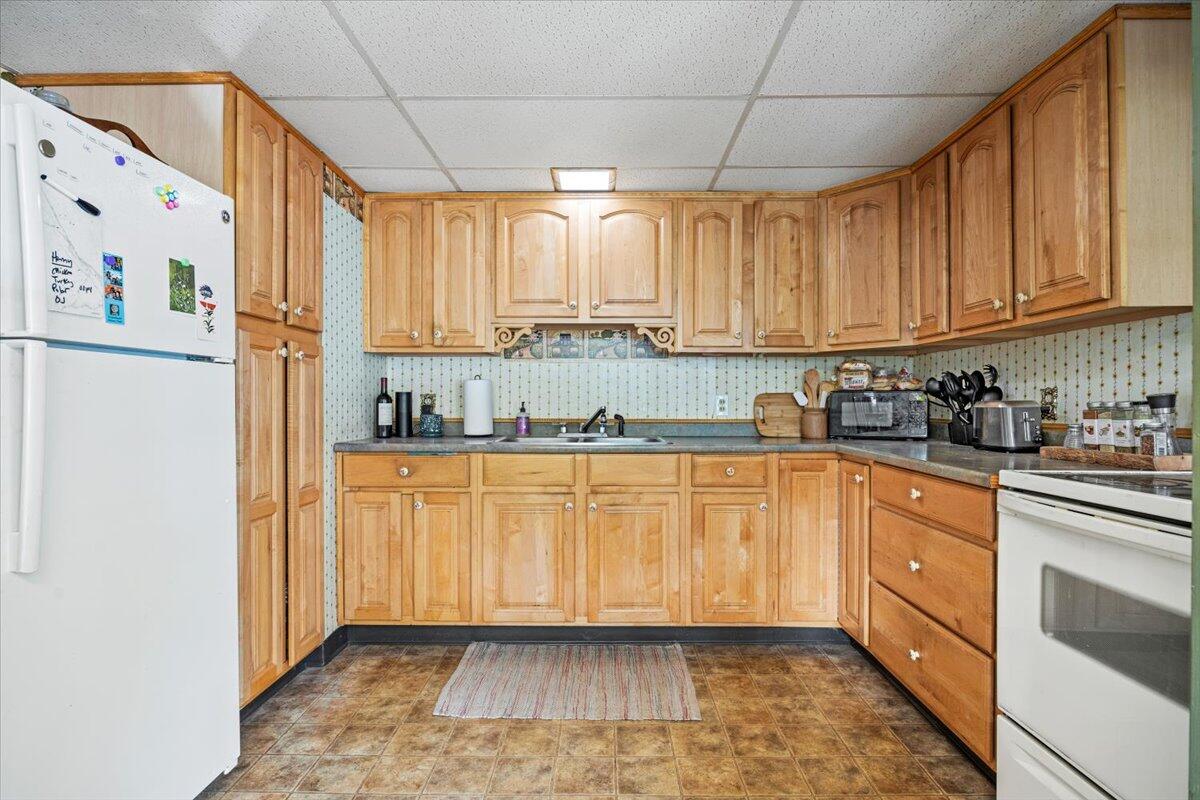 22 Round Hill Street Biddeford ME 04005