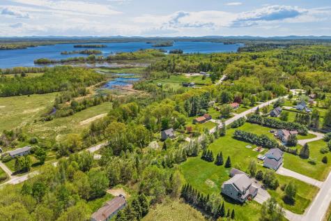 14 Vista Way Glenburn ME 04401