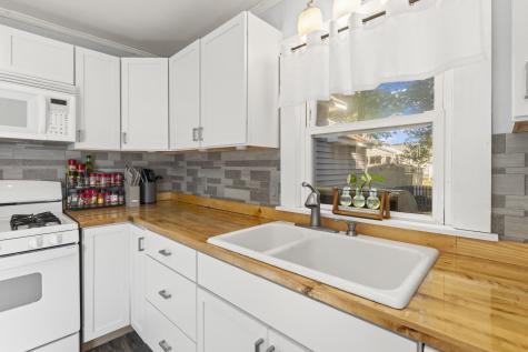 31 Bonython Avenue Saco ME 04072