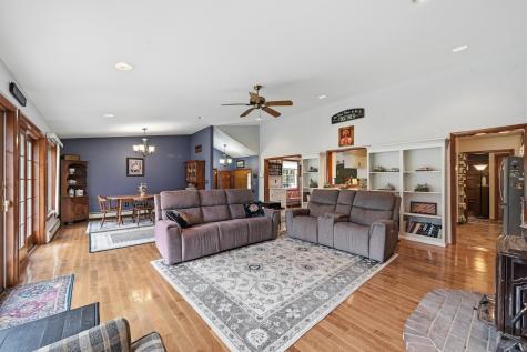 704 W Auburn Road Auburn ME 04210