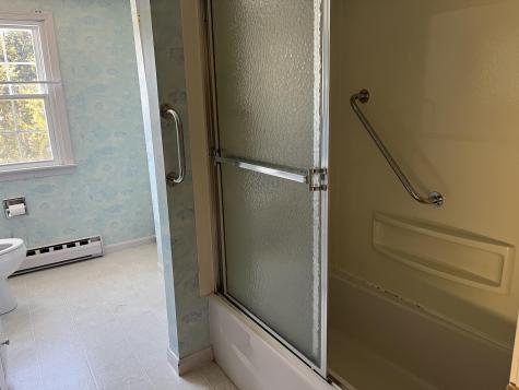 28 N Riverside Drive Waterville ME 04901