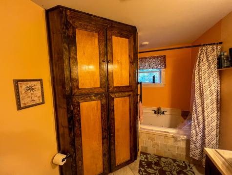 60 Hydes Way Palermo ME 04354