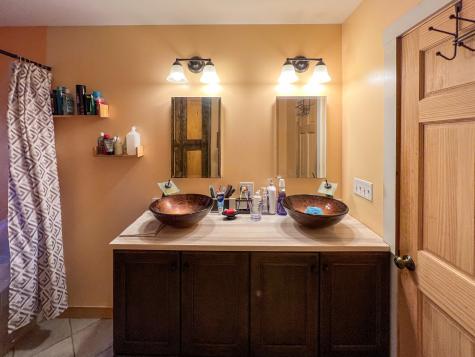 60 Hydes Way Palermo ME 04354