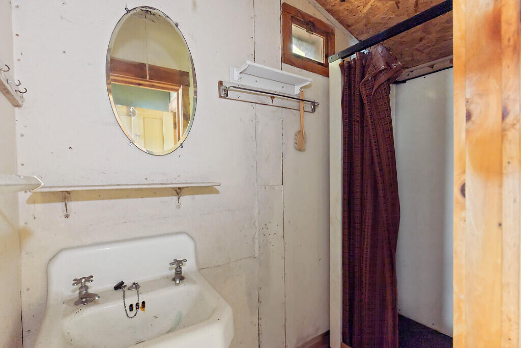 37 33rd Fire Road China ME 04358