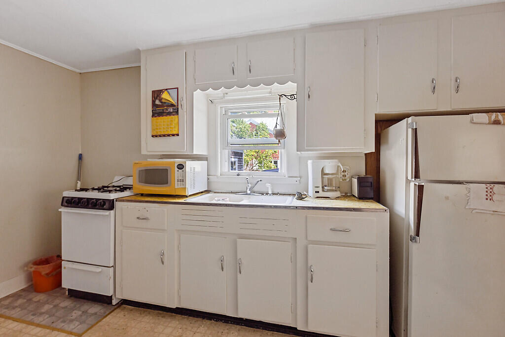 37 33rd Fire Road China ME 04358