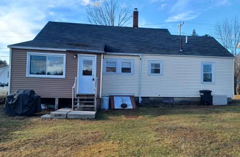 36 Royal Street Winthrop ME 04364