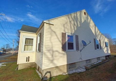 36 Royal Street Winthrop ME 04364