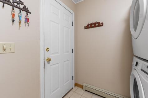 7 Casselton Road Raymond ME 04071