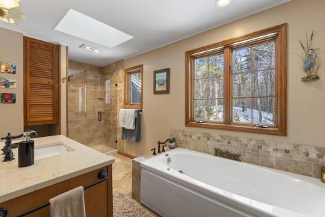 7 Casselton Road Raymond ME 04071