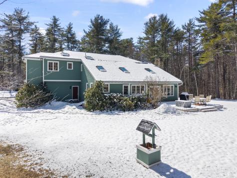 7 Casselton Road Raymond ME 04071