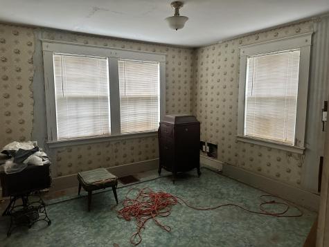 11 Taylor Street Lincoln ME 04457