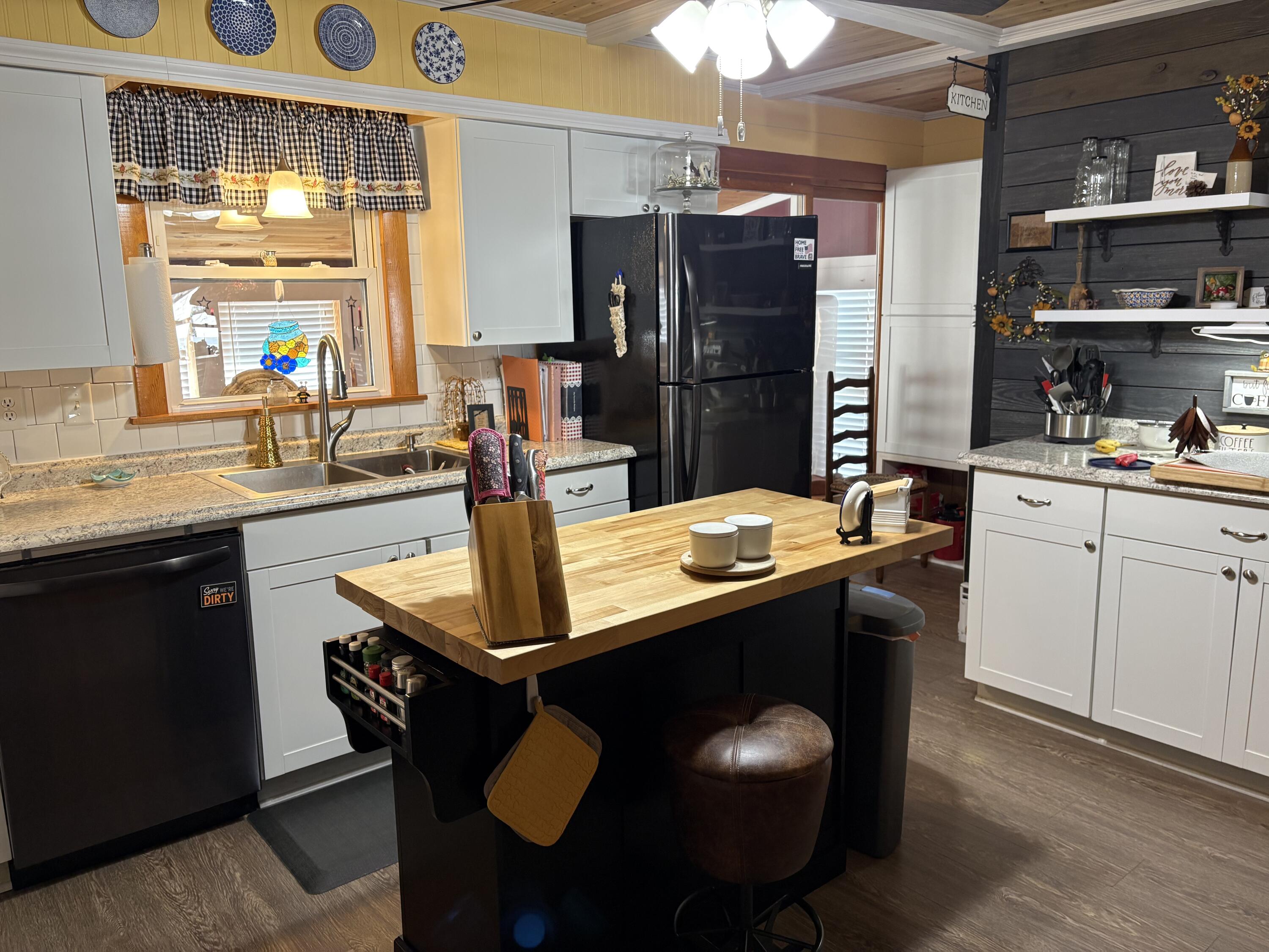 18 Winter Street Millinocket ME 04462