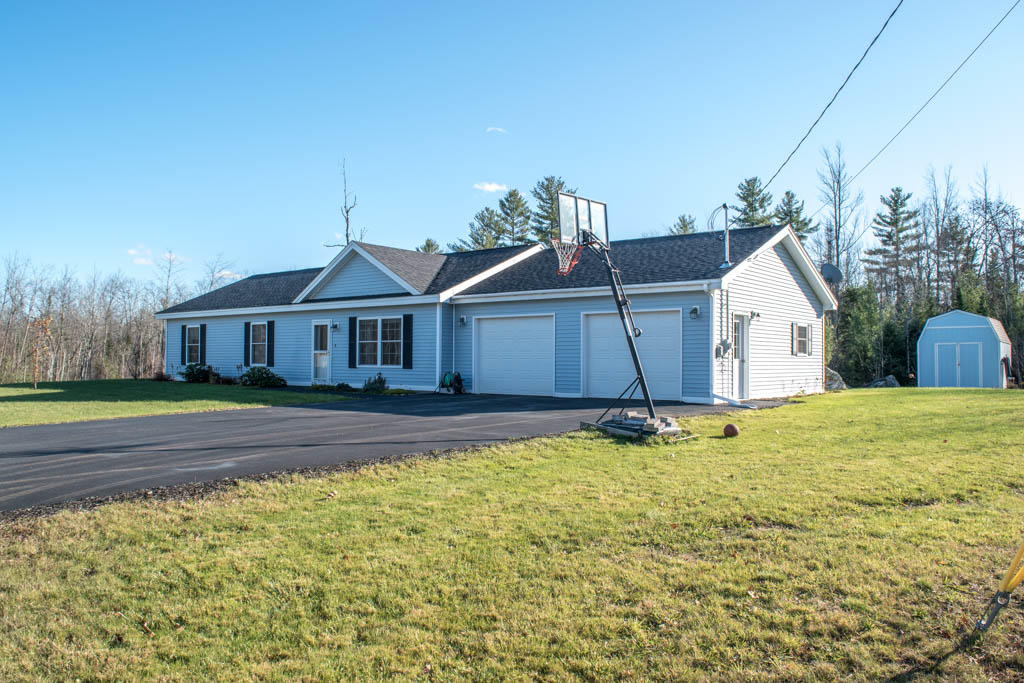 9 Stone Gate Crossing Lane Chelsea ME 04330