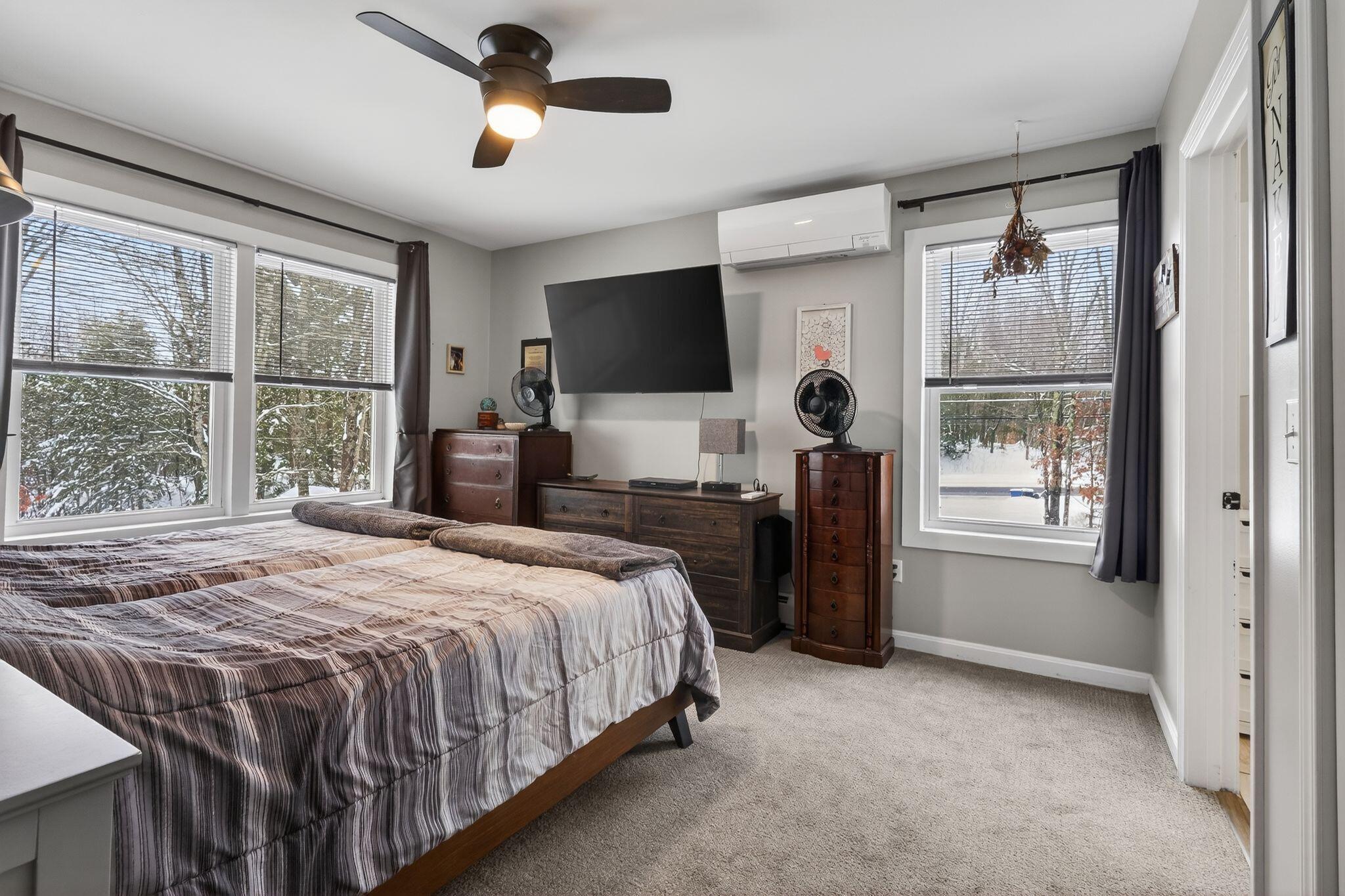 1525 Roosevelt Trail Raymond ME 04071