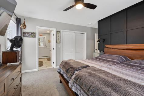 1525 Roosevelt Trail Raymond ME 04071