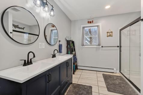 1525 Roosevelt Trail Raymond ME 04071