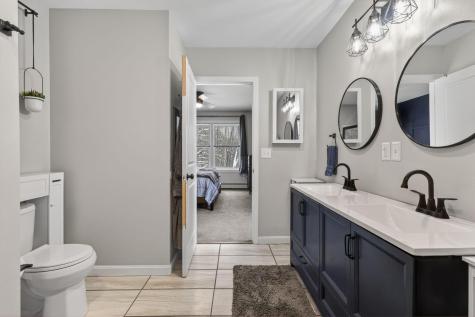 1525 Roosevelt Trail Raymond ME 04071