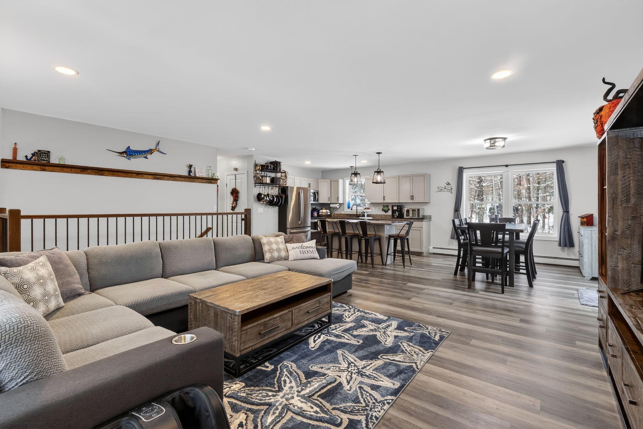 1525 Roosevelt Trail Raymond ME 04071