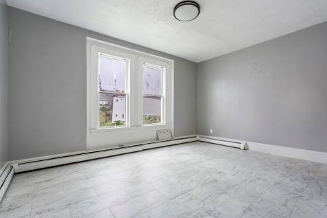 28 Vine Street Auburn ME 04210